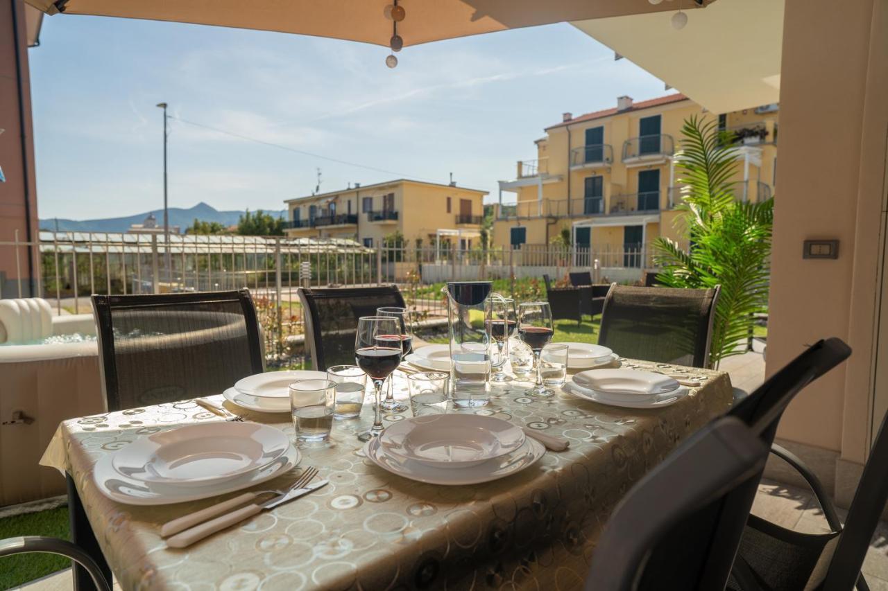 Loano-Marina Spiaggia, Mare, A 5 Stelle Kültér fotó